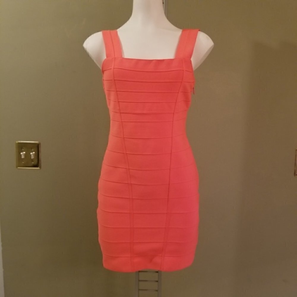 2b Bebe body con dress (M)